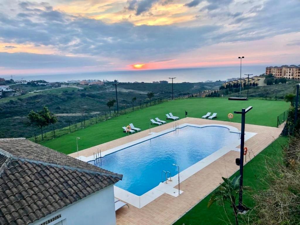 Top Sea View Apartment - 7 Minutes To Sotogrande Castillo de Sabinillas Exteriör bild